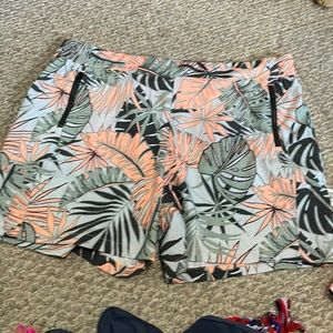 Women’s Columbia shorts new w/o tags size 1x floral